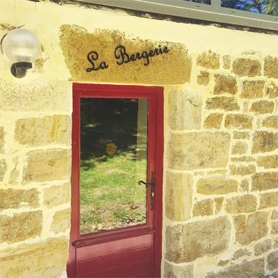 Nom de maison en fer forg paisseur 6mm en caractres French Script 150x55mm fabriqu par http://www.noms-enseignes.com