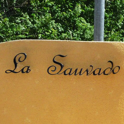 Nom de maison en fer forg paisseur 6mm en caractres French Script 170x64mm fabriqu par www.noms-enseignes.com