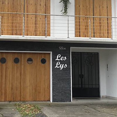 Nom de maison en fer forg paisseur 6mm en caractres Script MT 200x120 mm fabriqu par http://www.noms-enseignes.com