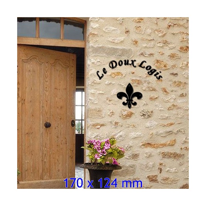 Nom de maison en fer forgé, police de caractères Corsiva, épaisseur 6 mm, dimensions 170 x 124 mm.