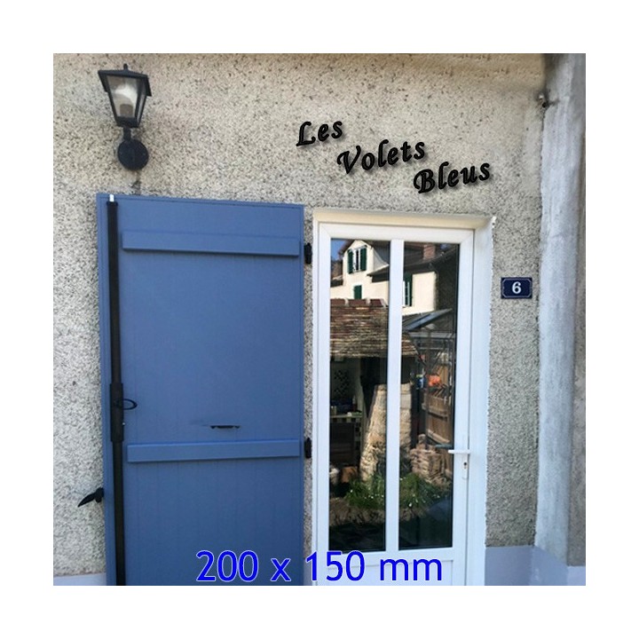 Nom de maison en fer forgé, police de caractères Corsiva, épaisseur 6 mm, dimensions 200 x 150 mm.