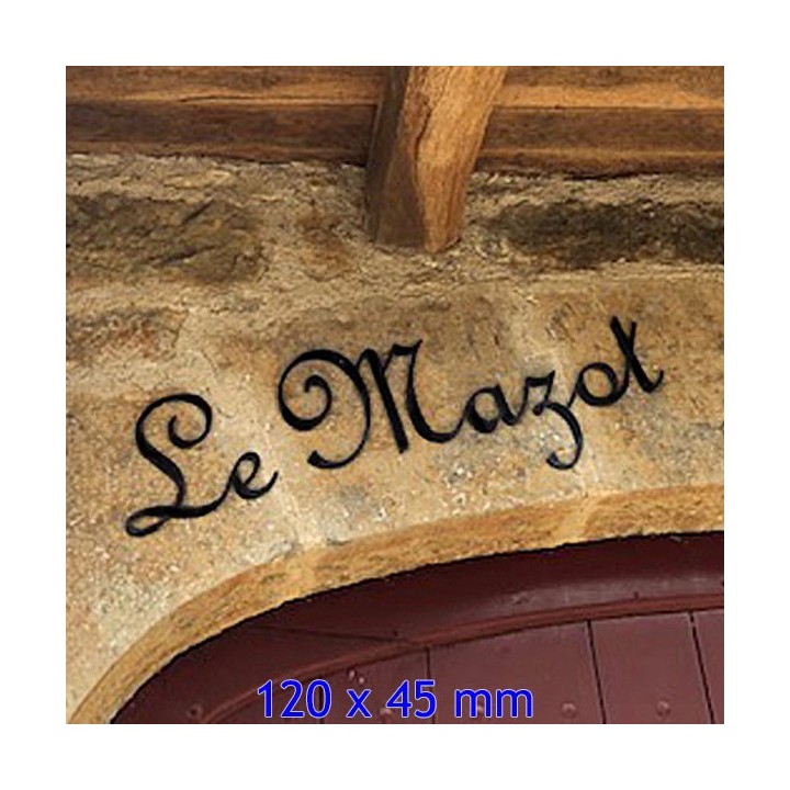 Nom de maison en fer forgé, police de caractères French Script, épaisseur 6 mm, dimensions 120 x 45 mm.