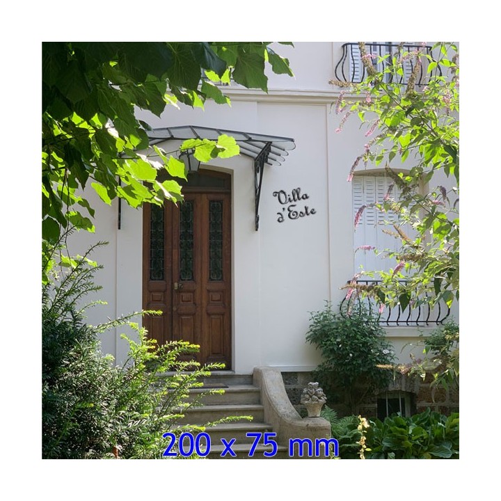 Nom de maison en fer forgé, police de caractères French Script, épaisseur 6 mm, dimensions 200 x 75 mm.