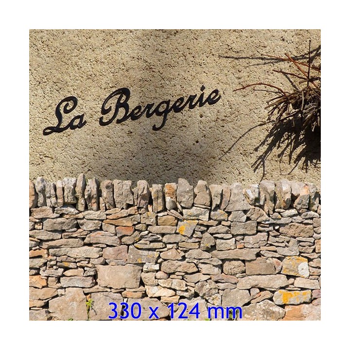 Nom de maison en fer forgé, police de caractères French Script, épaisseur 6 mm, dimensions 330 x 124 mm