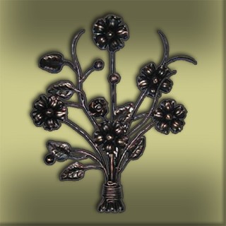 Bouquet de fleurs décoratif en fer forgé conçu pour être accroché à un mur